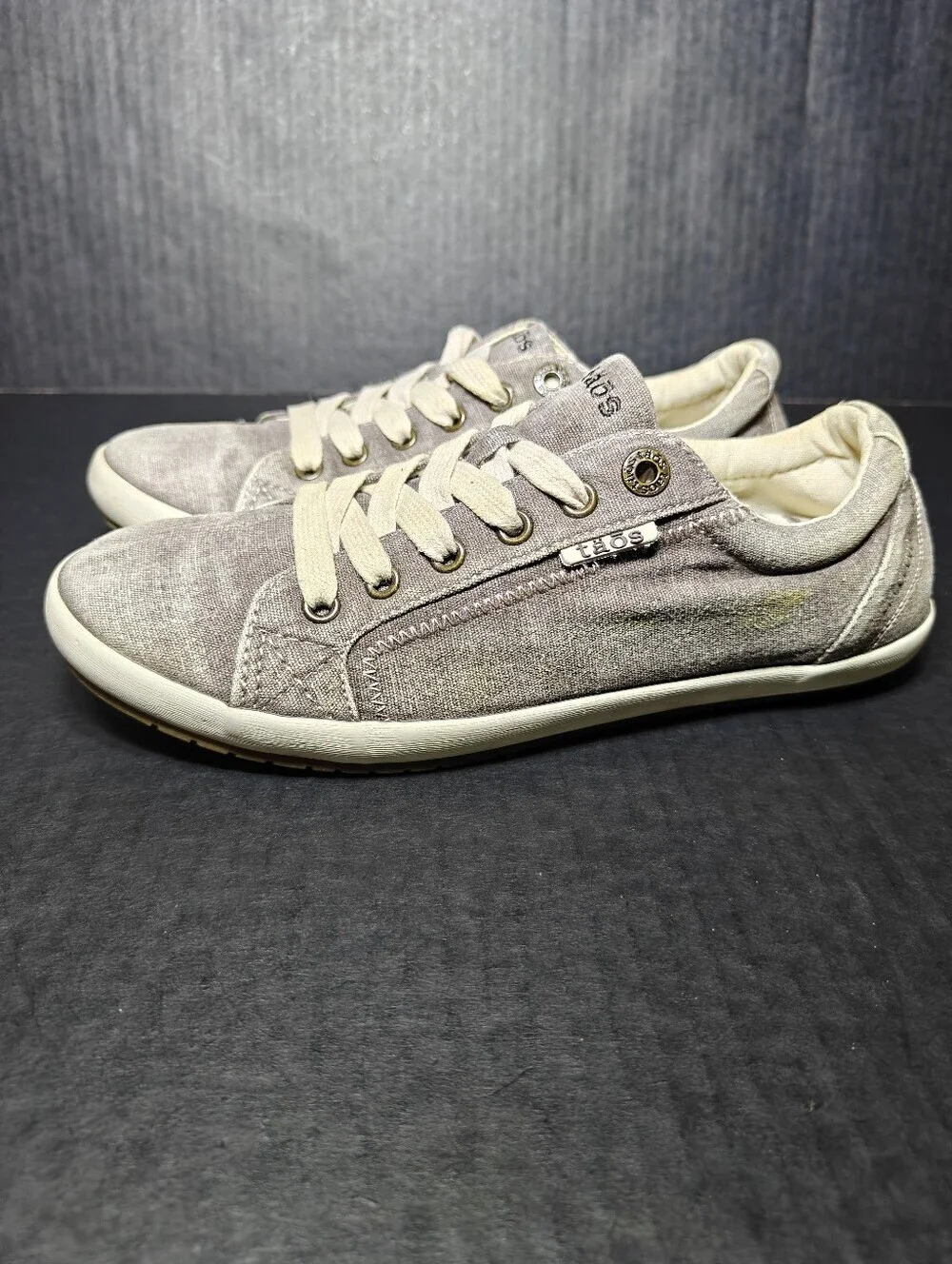 Taos Star Low Top Taupe Khaki Casual Canvas Lace Up Sneaker Flats Women's Size 9